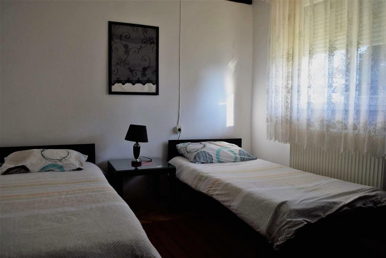 Petrograd Apartment บิโตลา ภายนอก รูปภาพ