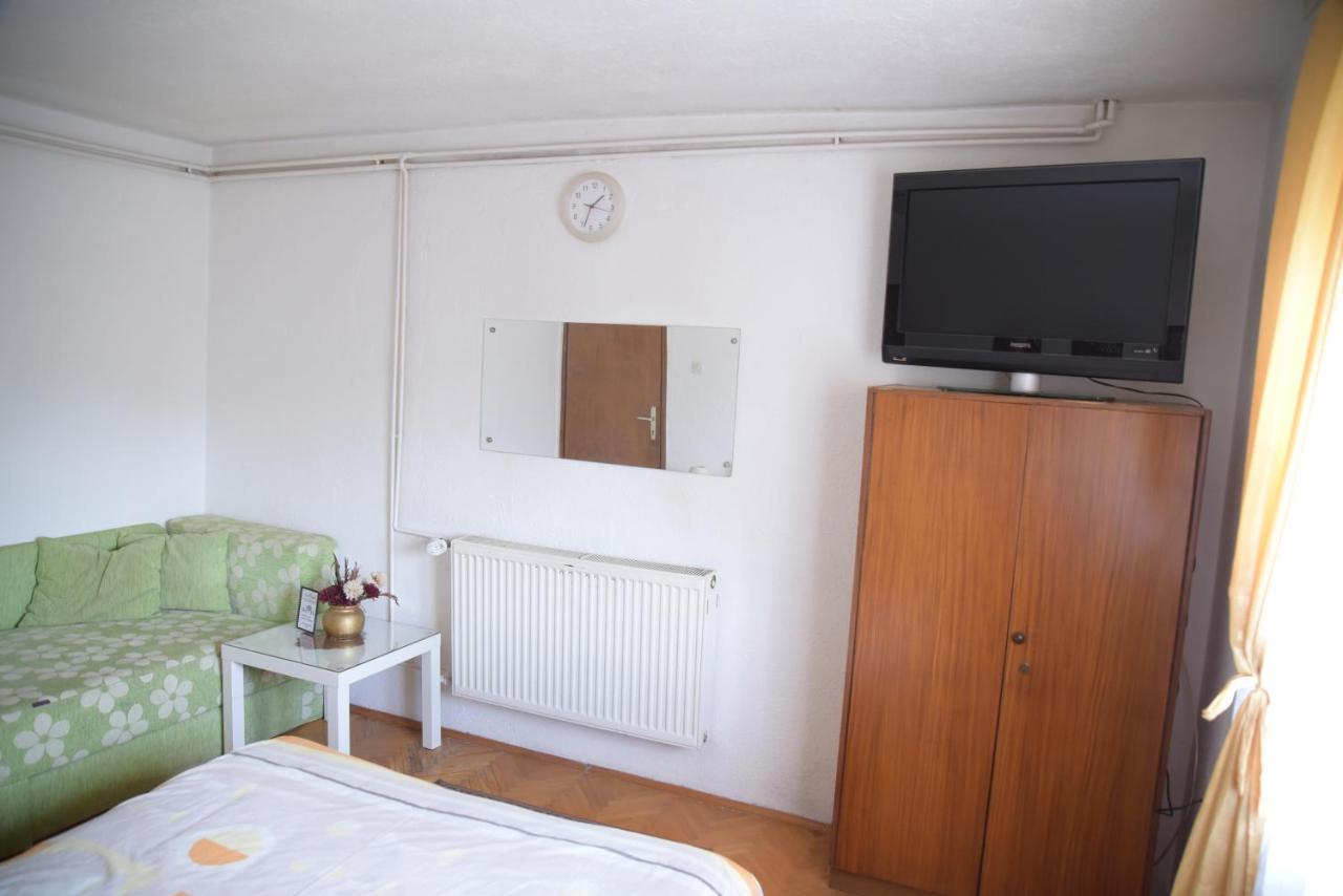 Petrograd Apartment บิโตลา ภายนอก รูปภาพ