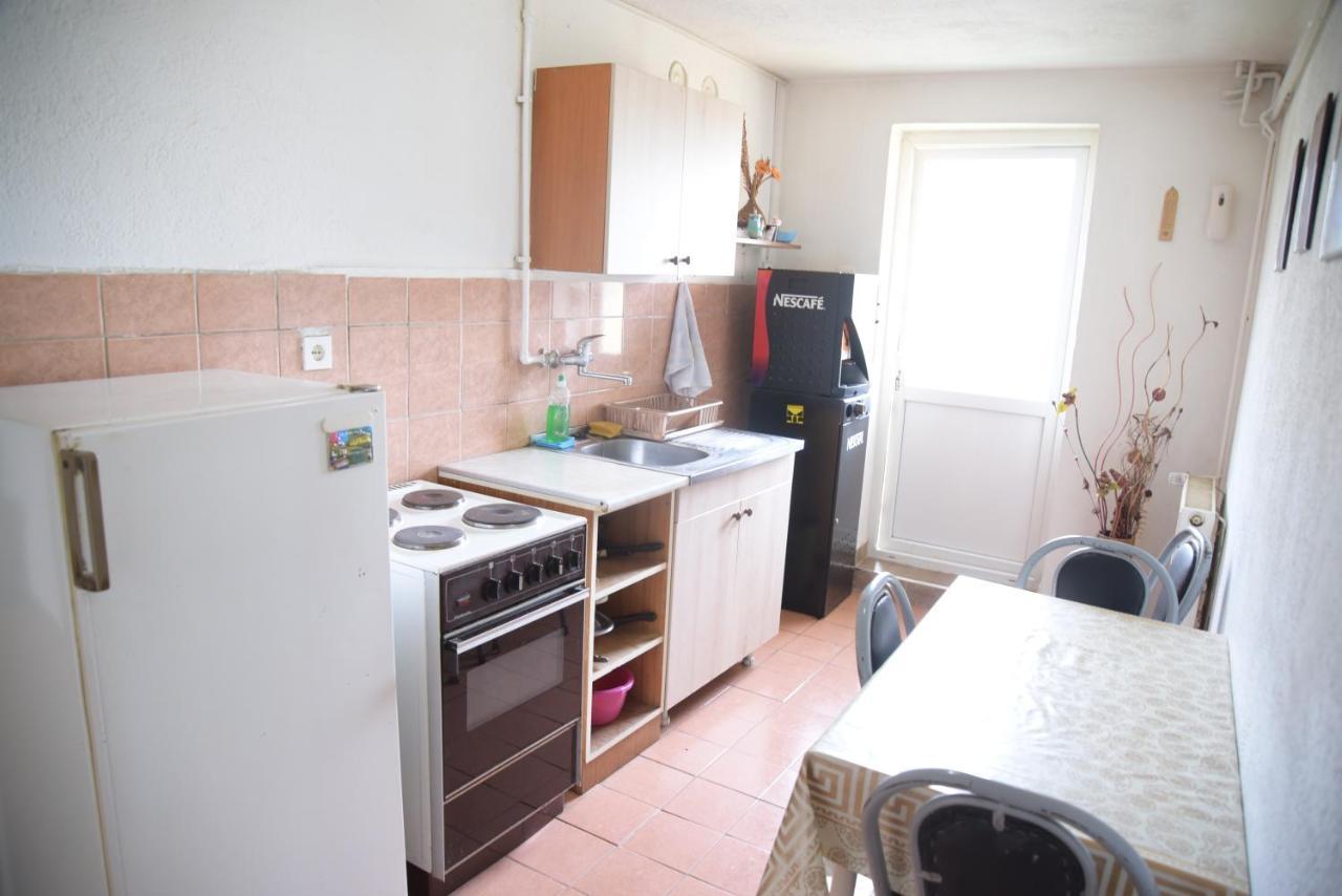 Petrograd Apartment บิโตลา ภายนอก รูปภาพ