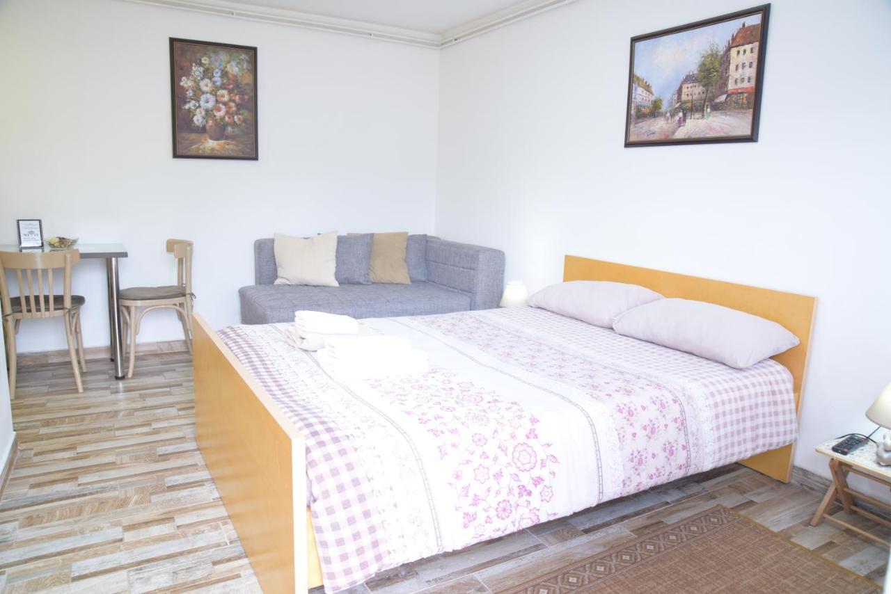 Petrograd Apartment บิโตลา ภายนอก รูปภาพ