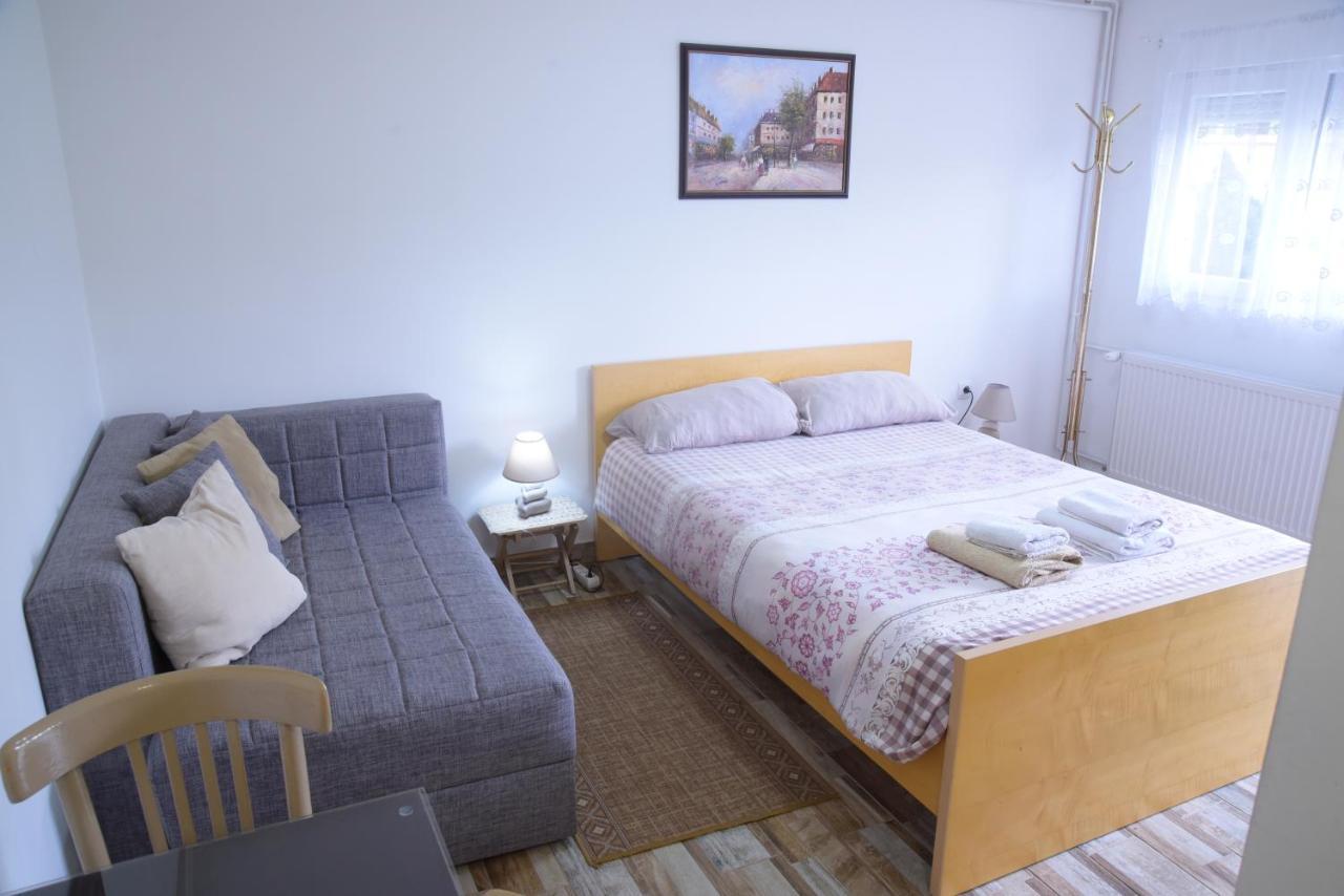Petrograd Apartment บิโตลา ภายนอก รูปภาพ